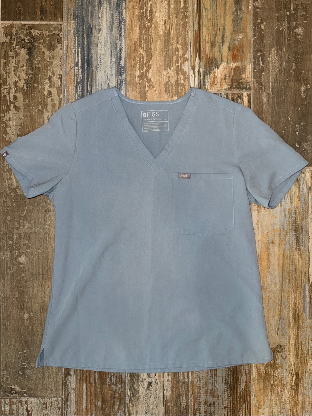 #0021 Women's FIgs Catarina One-Pocket Scrub Top - Dusty Blue M